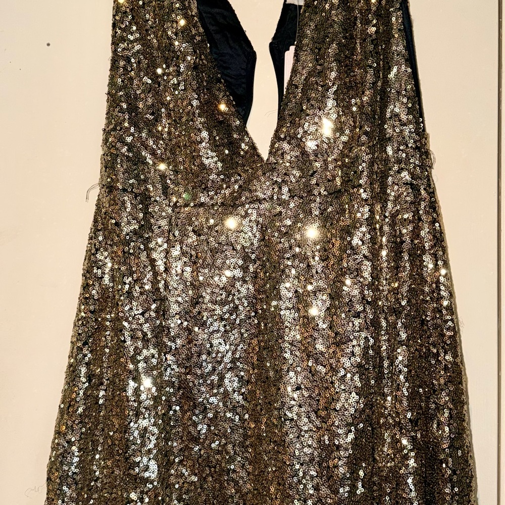 Gianni Bini Black and Gold Sequin Halter Mini Dress sz M New needs Repair $99